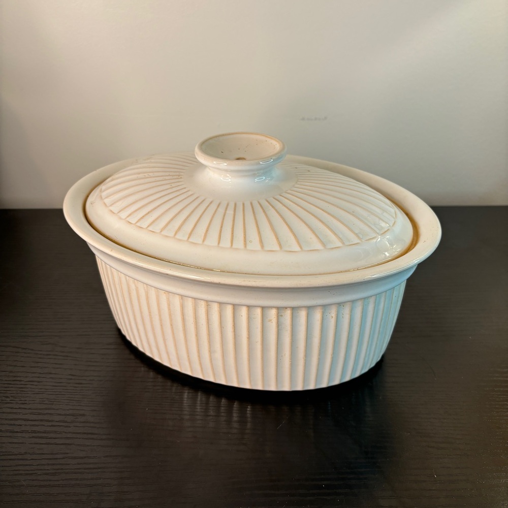 RareT .G. Green England Vintage Oval Casserole Stoneware w/Lid Retro Target Mark